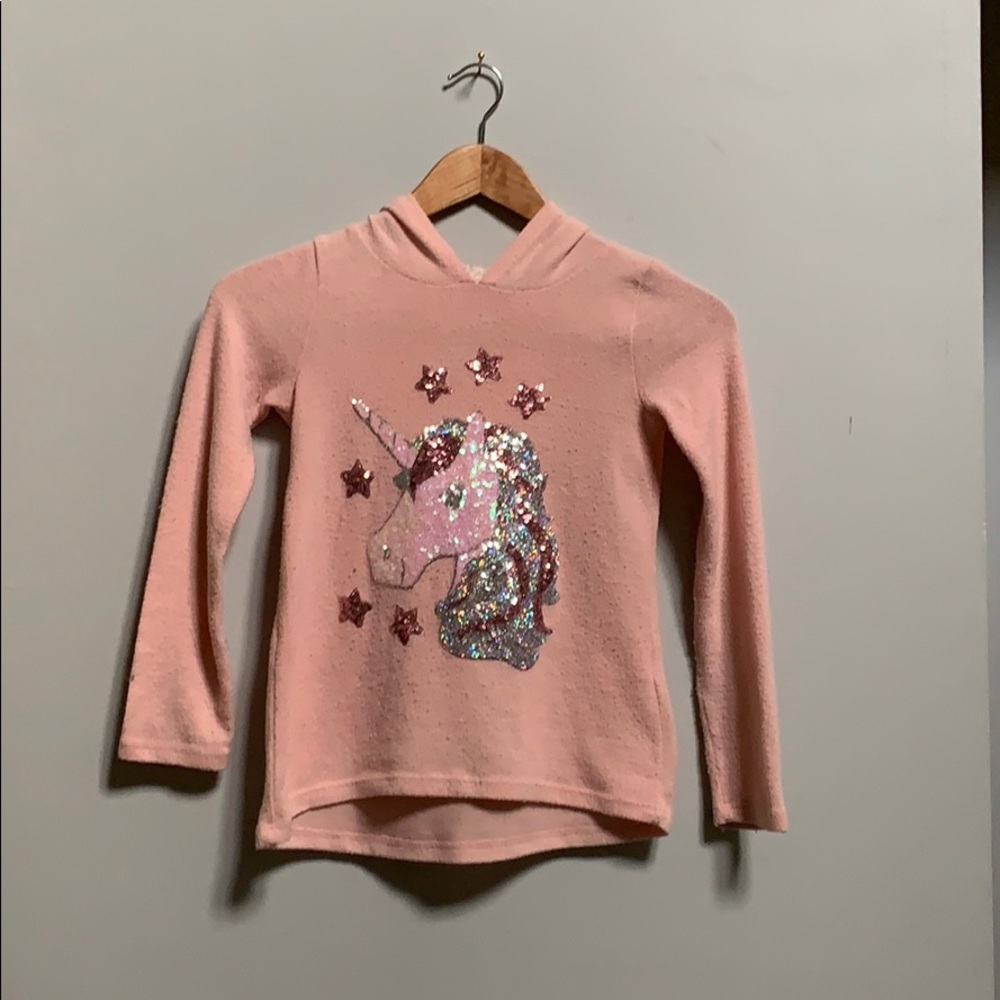 Long sleeve lightweight hooded pullover.
